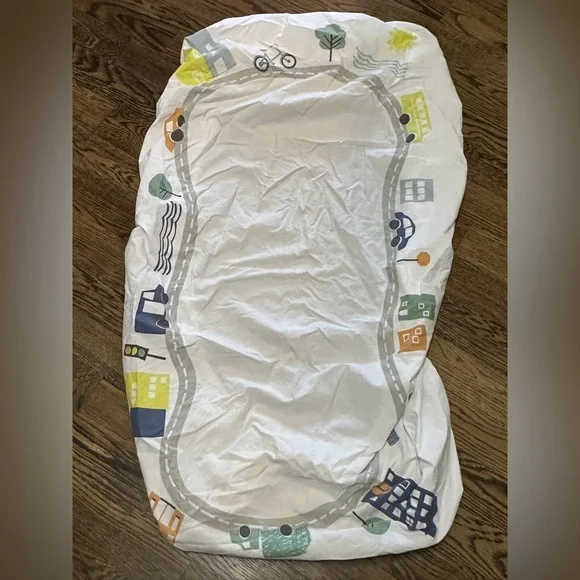 Crate & Barrel Kids City Crib Quilt & Fitted Sheet